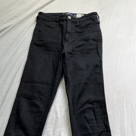ultra high rise jean leggings hollister - Picture 9 of 10